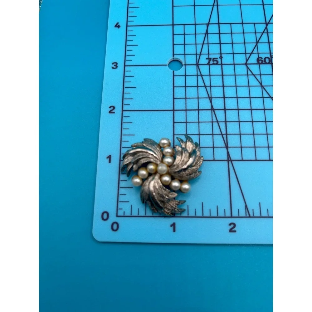 Vintage Silver Tone Brooch‎ Pin Faux Pearl Floral Statement Jewelry